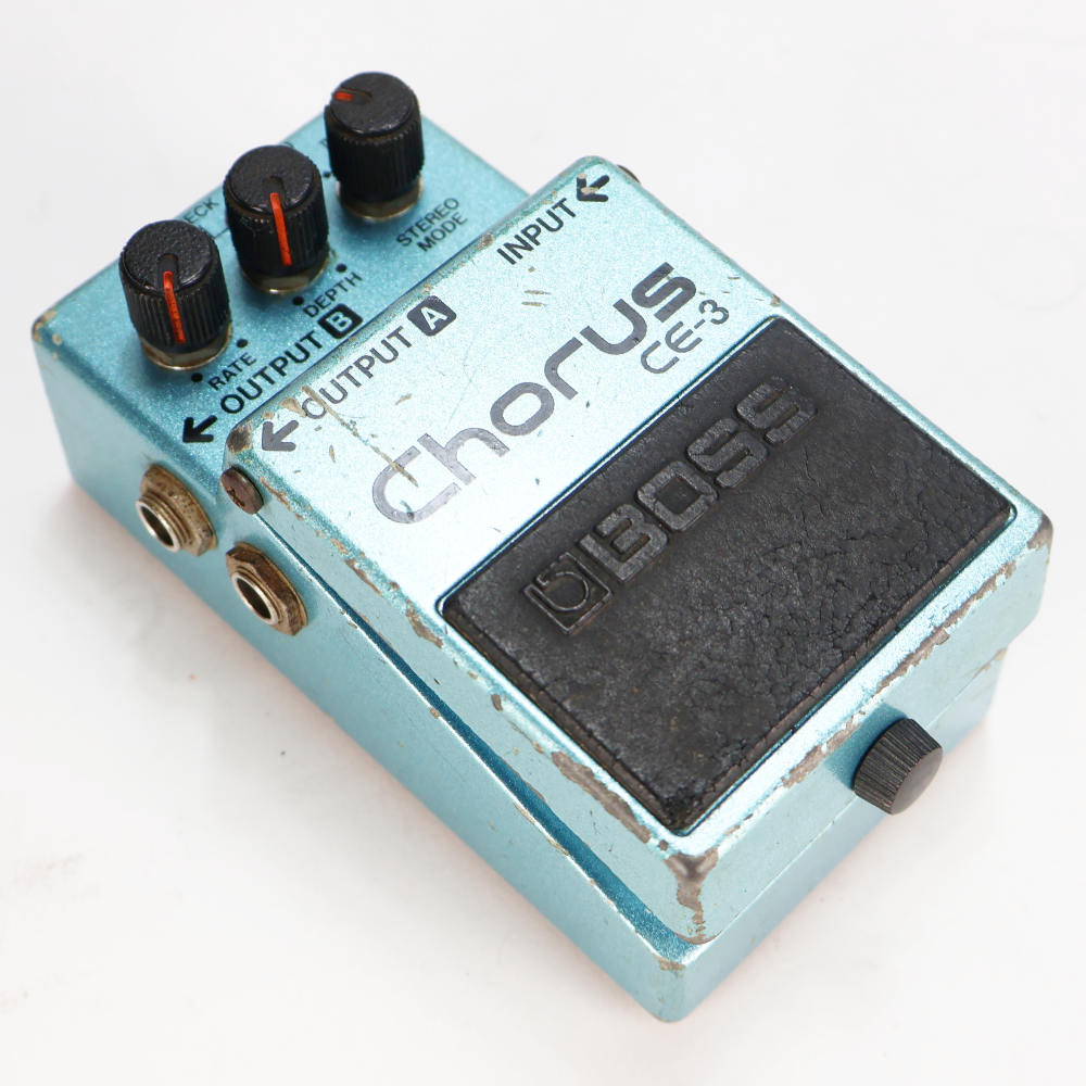 【中古】 コーラス エフェクター BOSS CE-3 Chorus Made in JAPAN ギターエフェクター 本体画像 斜め 2