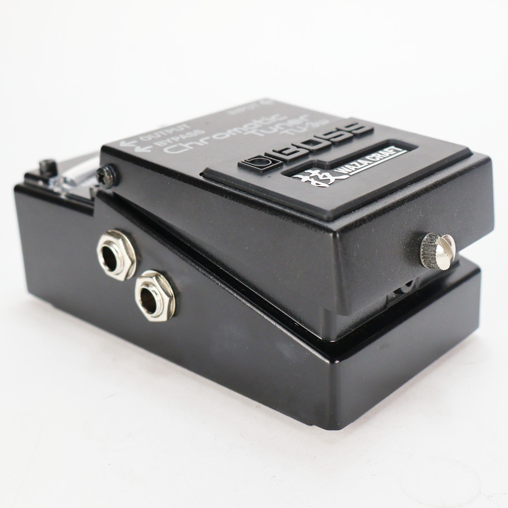 【中古】 BOSS TU-3W Chromatic Tuner WAZA CRAFTシリーズ ギターチューナー 本体画像 斜め 2