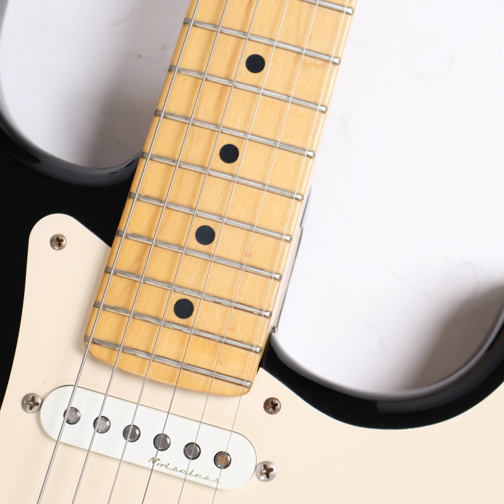 【中古】 エレキギター Fender Eric Clapton Stratocaster Maple Fingerboard Black 2007年製 Blackie フェンダー エリック・クラプトン ストラトキャスター Vintage Noiselessピックアップ搭載 ブラッキー しみ