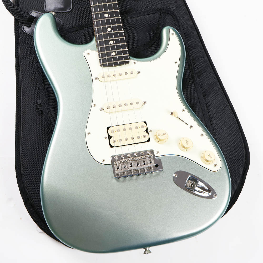 【中古】 エレキギター Fender Japan STR-VC STB 2010年-2012年製 シルバーブルー SSHレイアウト マグナムロックチューナー搭載 ボディ画像 