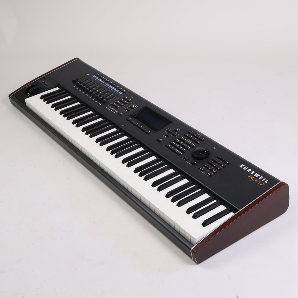 【中古】 シンセサイザー KURZWEIL PC3K7 全体