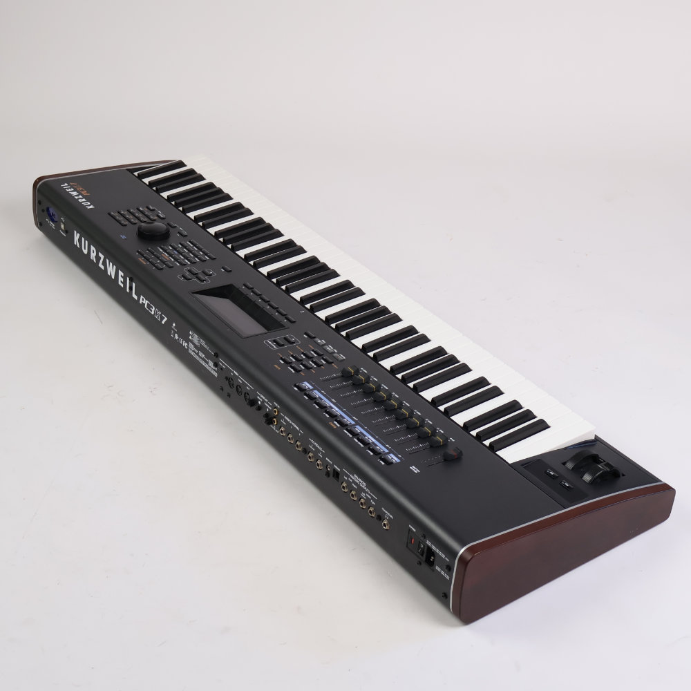 【中古】 シンセサイザー KURZWEIL PC3K7 全体
