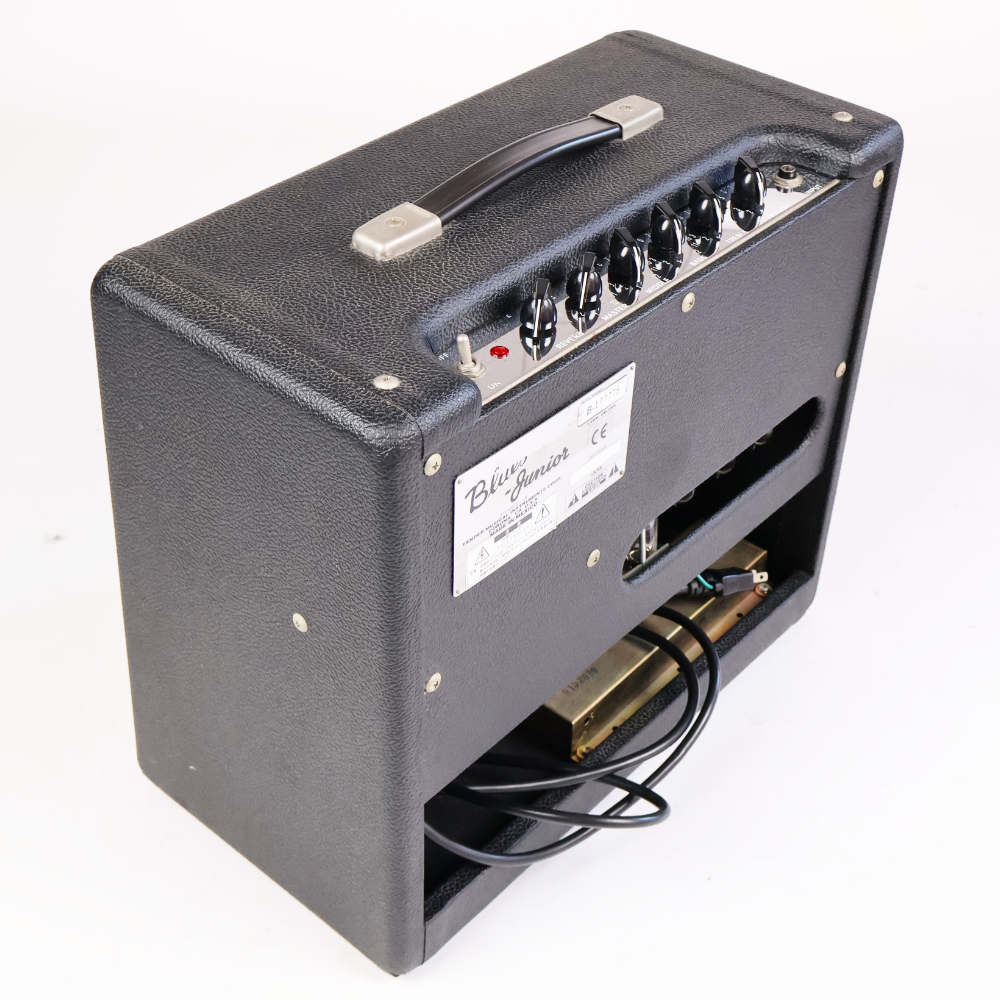 【中古】 ギターアンプ コンボ Fender Blues Junior 真空管アンプ フェンダー ブルースジュニア 本体画像 斜め