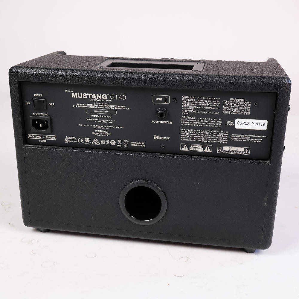 【中古】 ギターアンプ フェンダー Fender MUSTANG GT 40 ギターアンプ 本体画像 裏