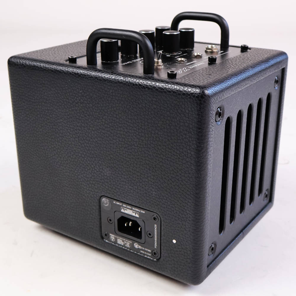 【中古】 PHIL JONES BASS フィルジョーンズベース NANOBASS X4 Black 小型ベースアンプ コンボ 本体画像 斜め
