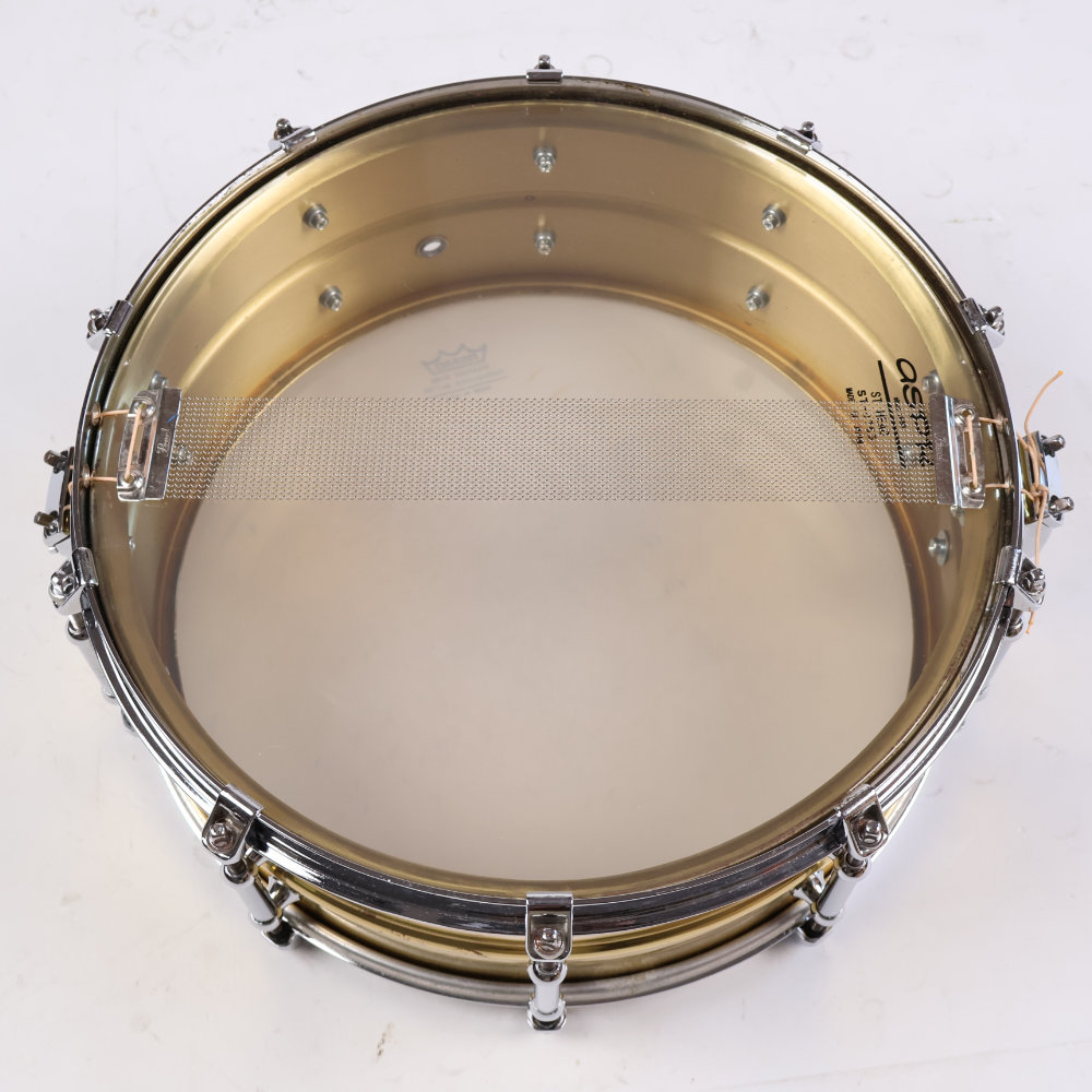 【中古】 スネアドラム パール Pearl B-5514 SensiTone BRASS Custom Alloy 14x5.5 ブラスシェル 底面