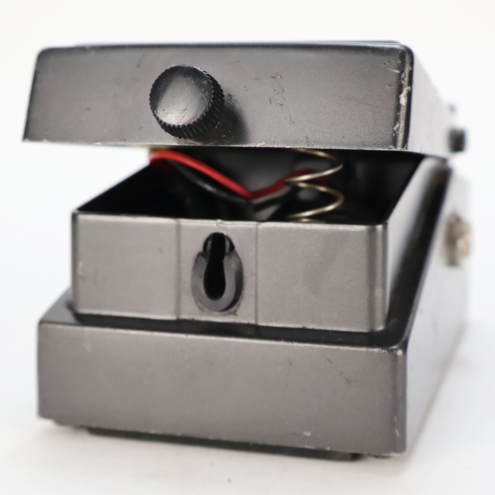 【中古】メタルゾーン エフェクター BOSS MT-2 Metal Zone ボス ギターエフェクター 電池ボックスゴムパーツ