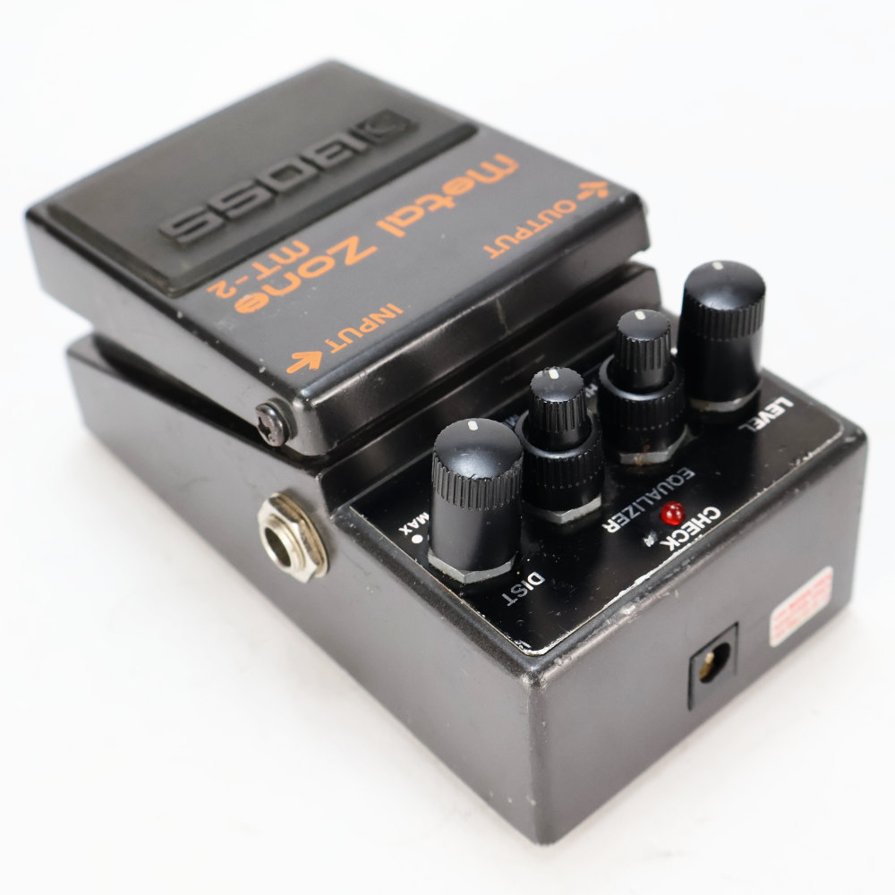 【中古】メタルゾーン エフェクター BOSS MT-2 Metal Zone ボス ギターエフェクター 本体画像 斜め