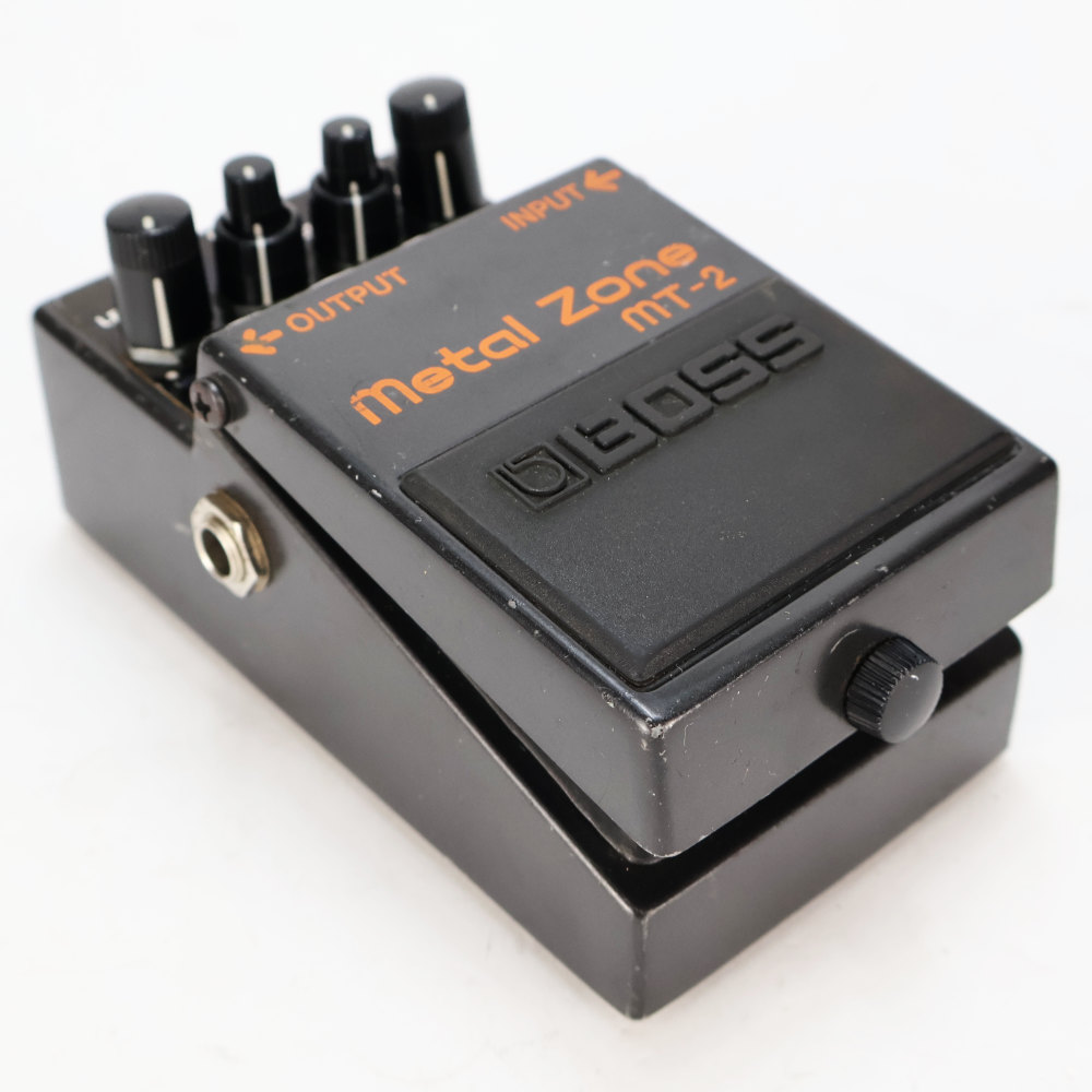【中古】メタルゾーン エフェクター BOSS MT-2 Metal Zone ボス ギターエフェクター 本体画像 斜め 2