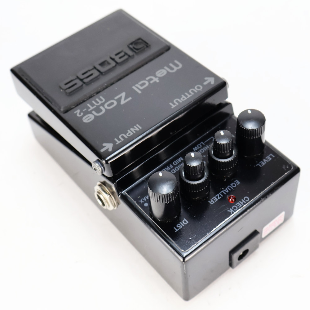 【中古】メタルゾーン エフェクター BOSS MT-2-3A Metal Zone 30周年記念モデル 本体画像 斜め