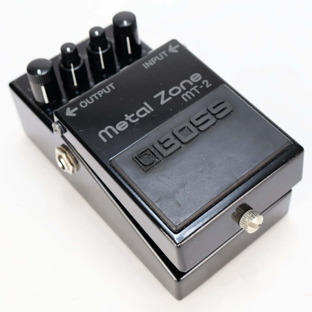 【中古】メタルゾーン エフェクター BOSS MT-2-3A Metal Zone 30周年記念モデル 本体画像 斜め 2