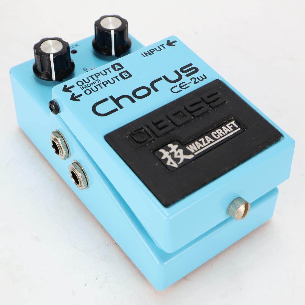 【中古】 BOSS CE-2W CHORUS WAZA-CRAFT コーラス エフェクター 本体画像 斜め 2