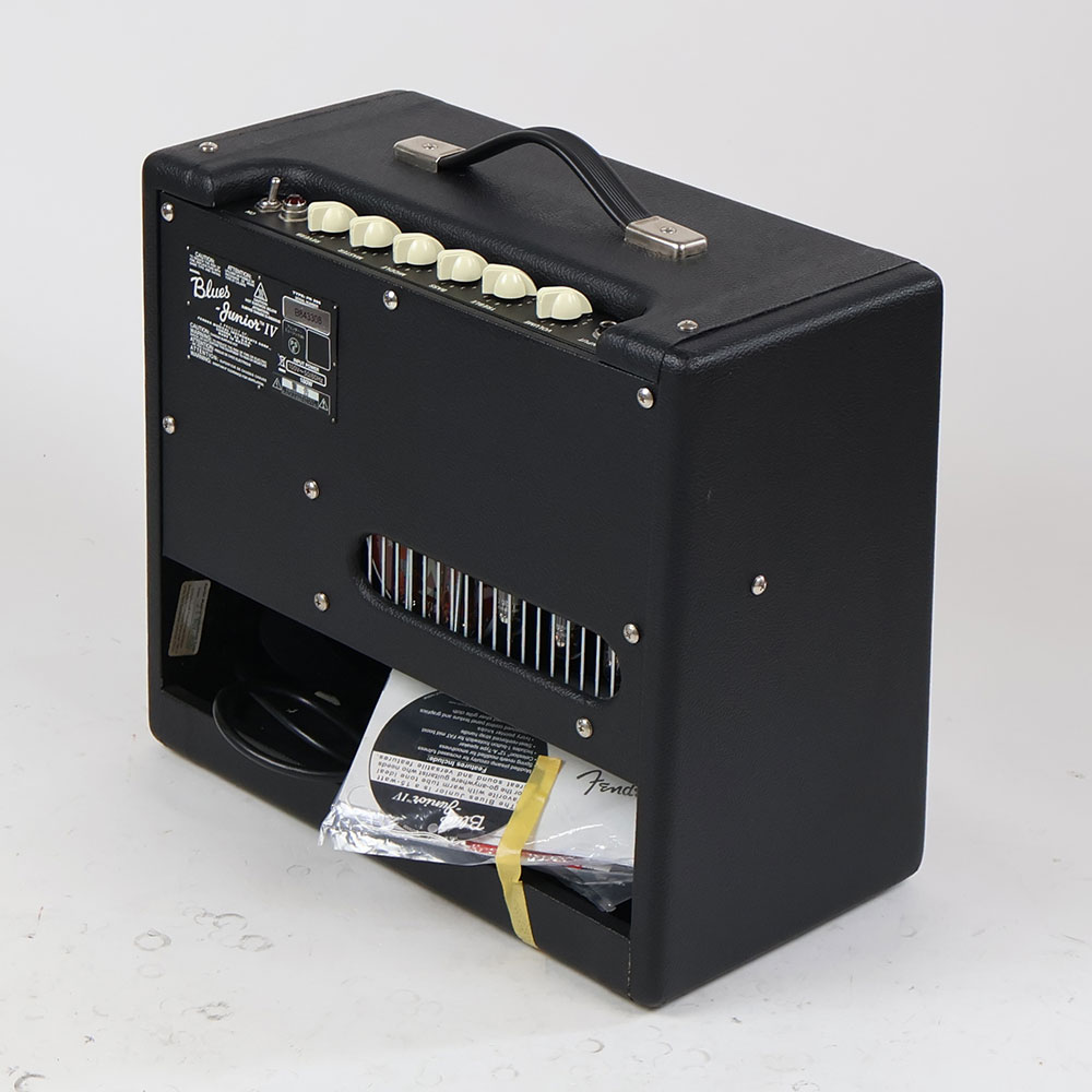 【中古】 Fender Blues Junior IV ギターアンプ コンボ 真空管アンプ 全体