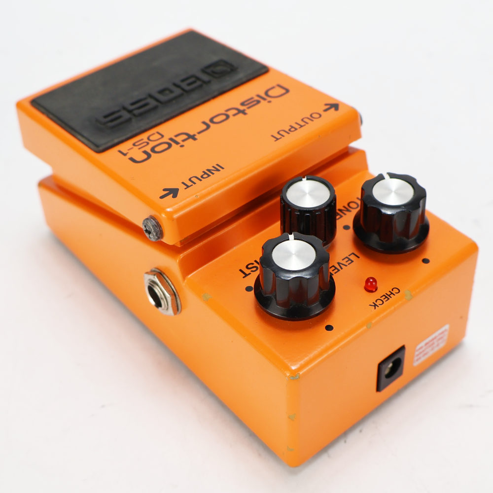 【中古】ディストーション エフェクター BOSS DS-1 Distortion ギターエフェクター 本体画像 斜め
