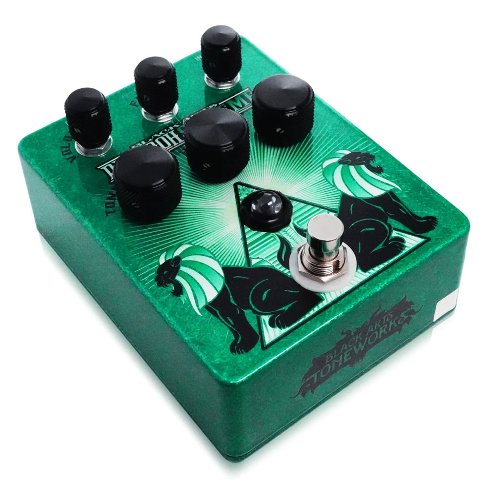 Black Arts Toneworks Pharaoh Supreme ファズ エフェクター フットスイッチ側からのアングル