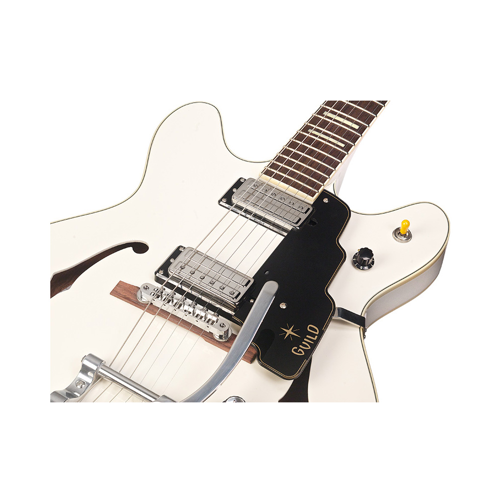 演奏に豊かな表現を与えるダブルカッタウェイ