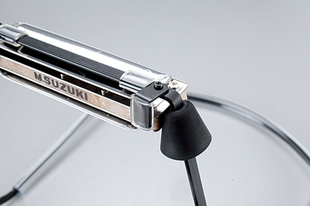 ハーモニカを傷つけず簡単に取り付けることができます。