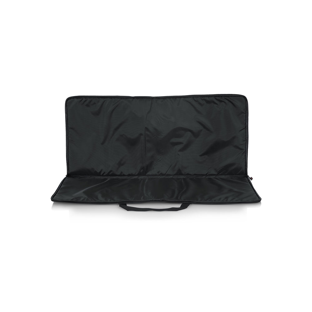 10mm 厚のパッドで覆われた内装