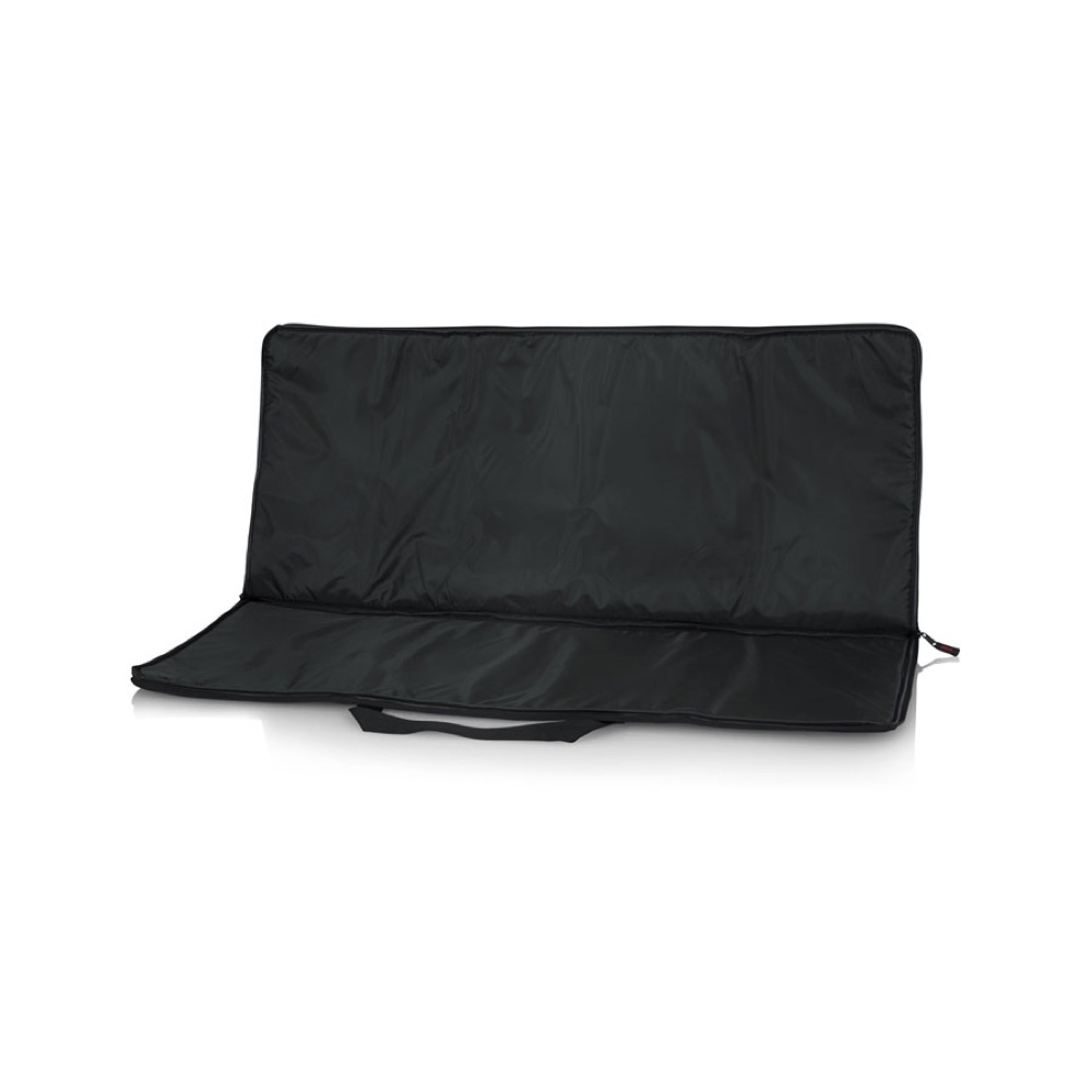 10mm 厚のパッドで覆われた内装