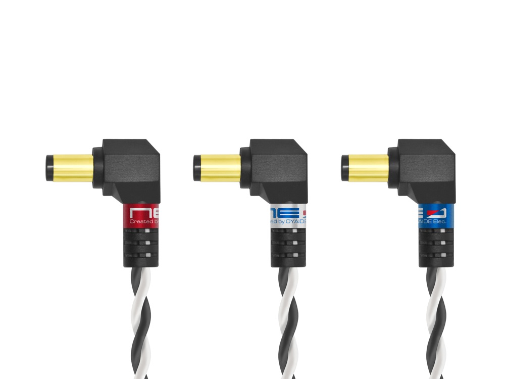 マーキングシールを赤、銀、青の3色を各2枚、計6枚付属