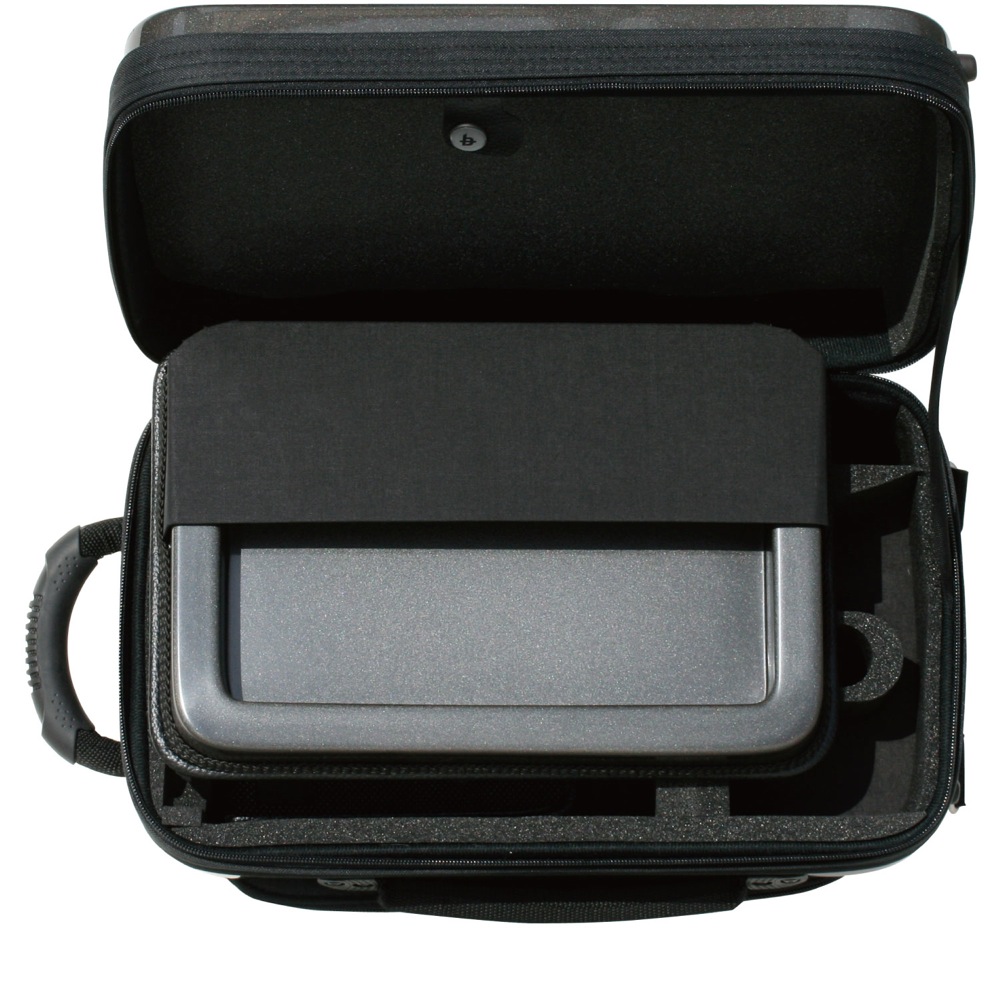 上部にはフリースペースのトレイを設置。