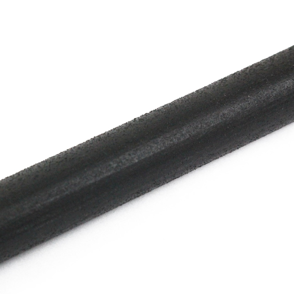 持ち手に細かな凹凸を設ける事で高いグリップ性を実現。