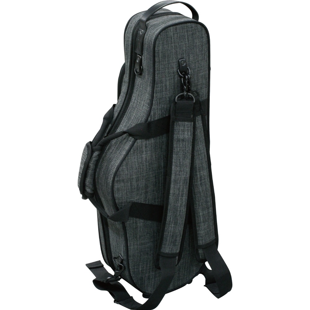 付属のショルダーストラップを利用すれば、斜め掛け、リュックタイプでの使用も可能。更に440x140x35mm の外側ポケットを搭載し、メンテナンス小物やチューナー等を収納可能。