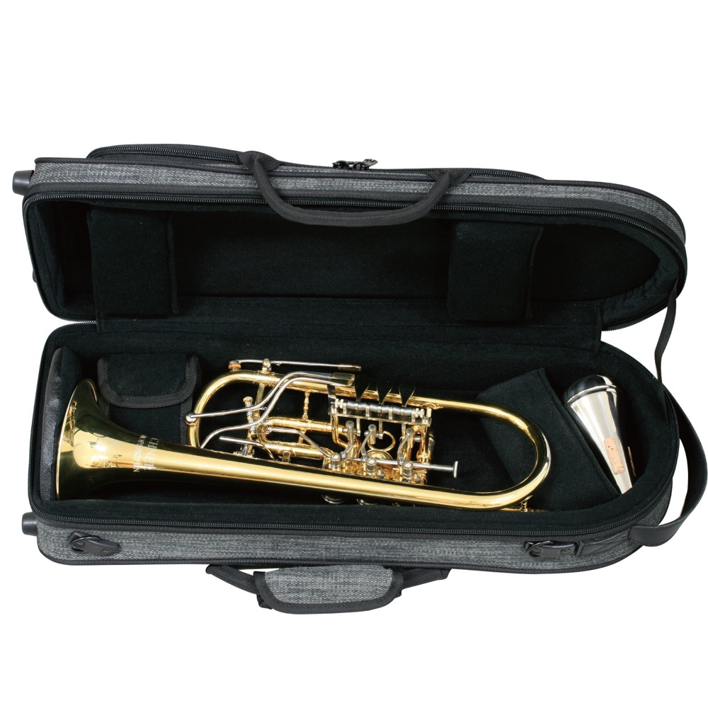 パッドを組み替えることで対応ケースの少ない、ロータリートランペットやコルネットも収納可能。