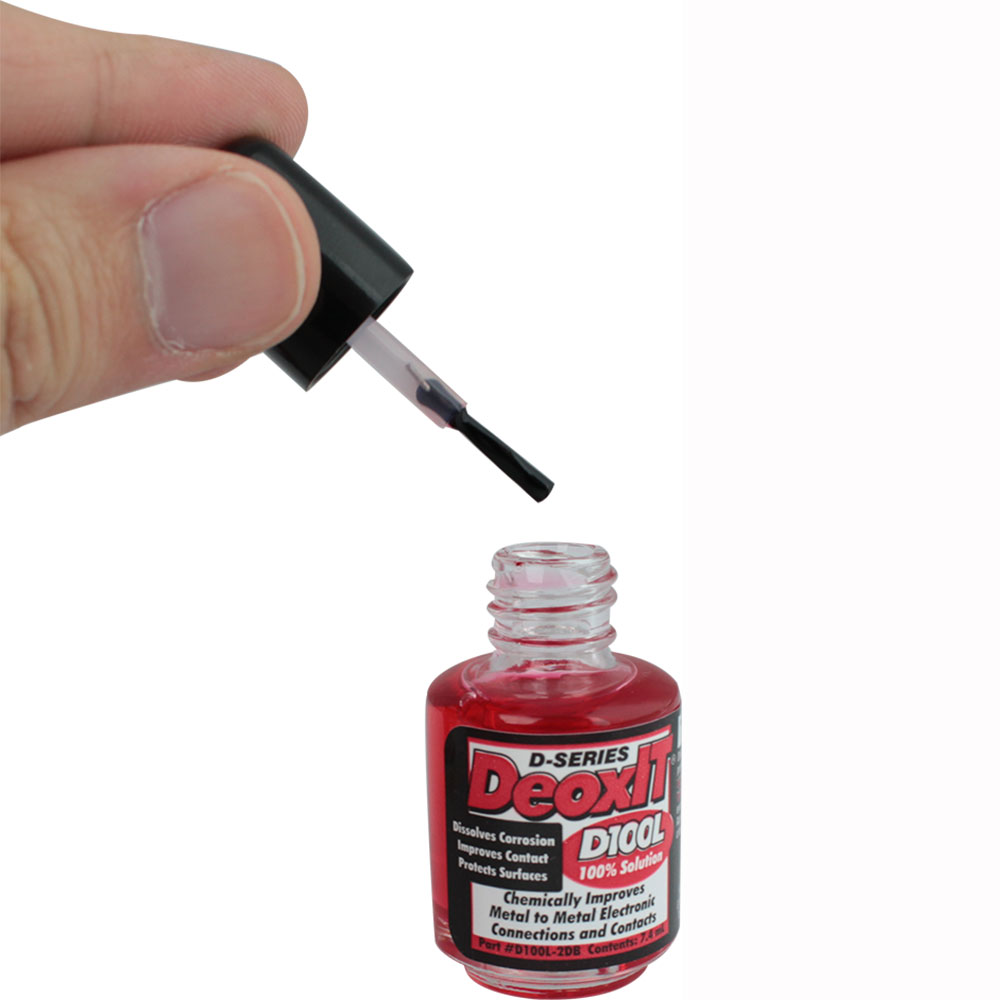 溶液容器にはハケもついておりピンポイントで塗布可能