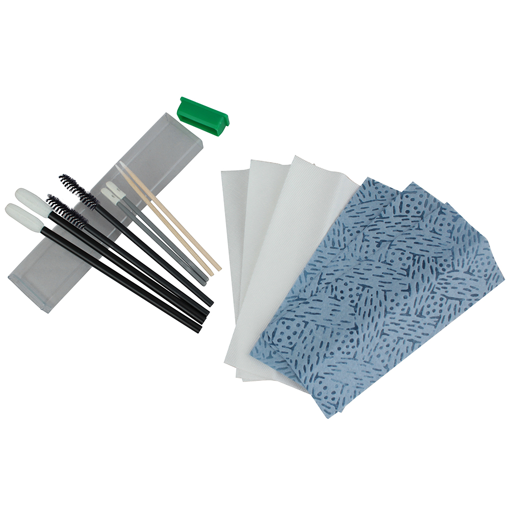 クロス2種類(各3枚ずつ)とクリーニングブラシ、3サイズの綿棒(スワブ)付き