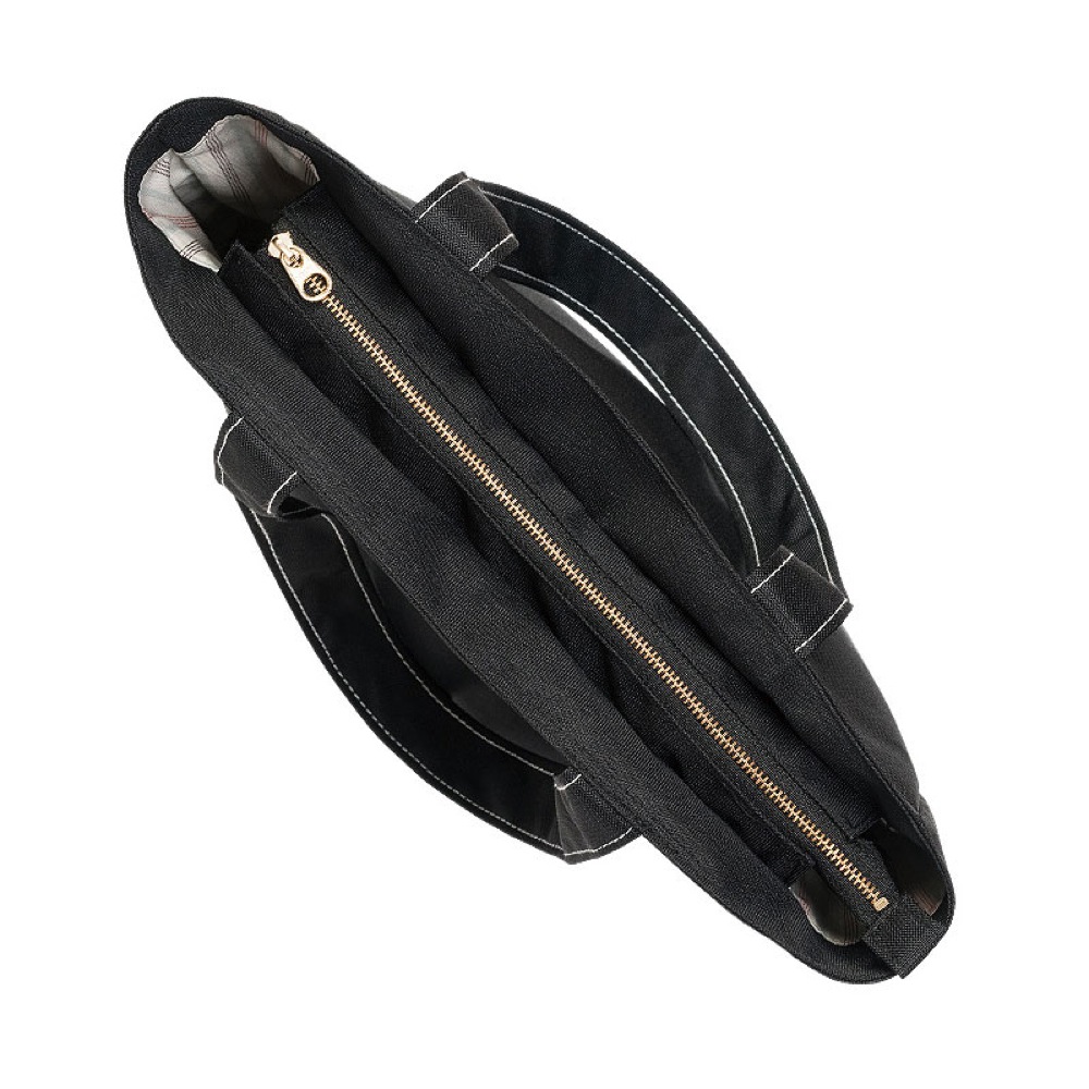 お客さまの声から生まれたジップトップのレッスンバッグ。