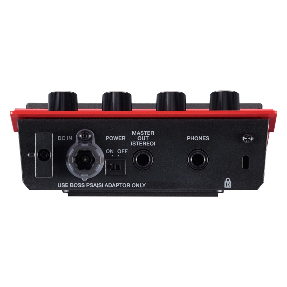 アウトプット端子（ステレオ）、ヘッドホン端子（ステレオ）を装備。