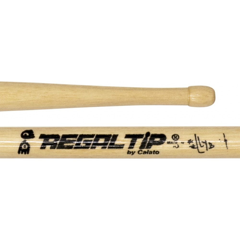 ヒップホップやアフリカンリズムも多彩に操る先進的なプレイにベストマッチする独特のスリムなテーパー形状です。