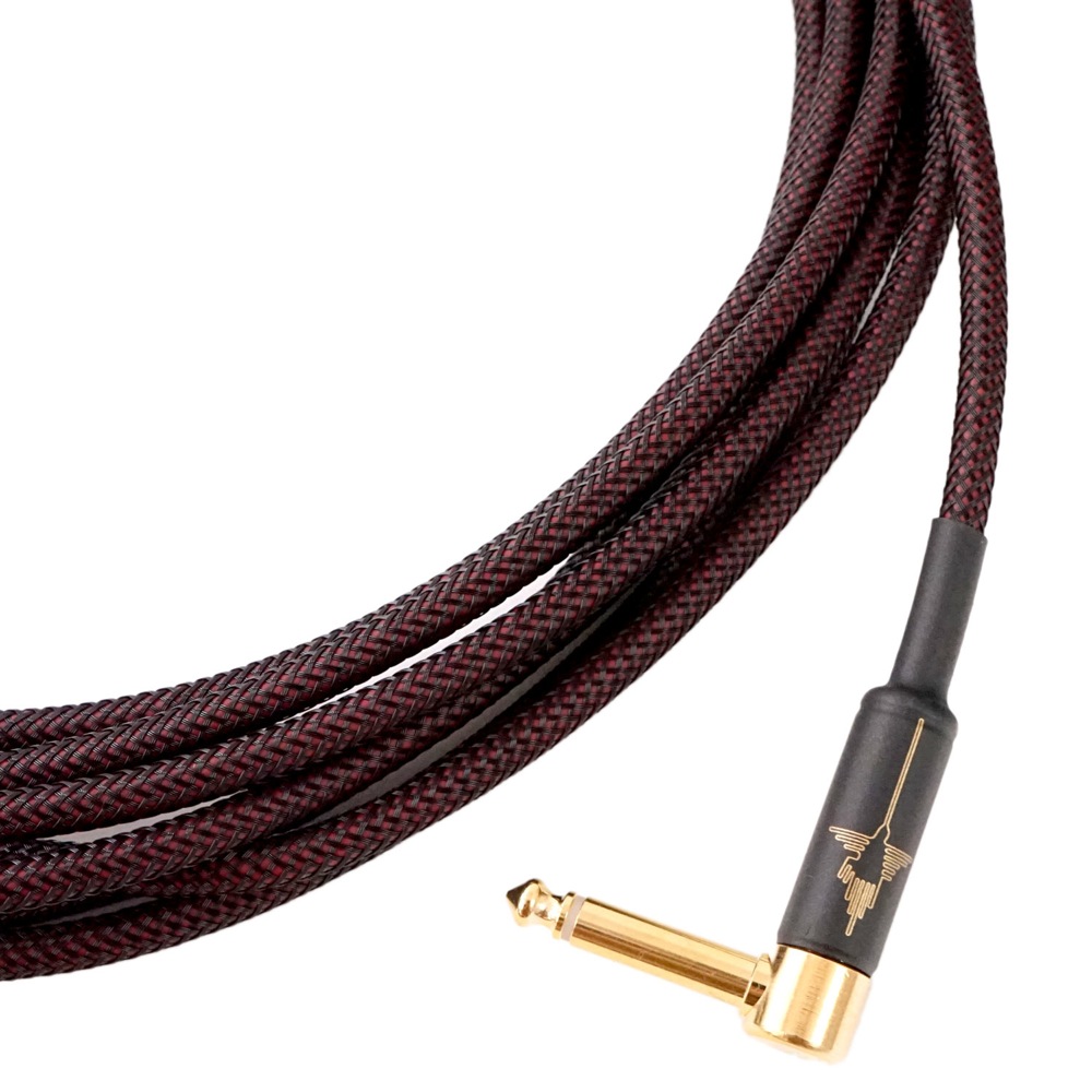 ケーブルの外装に糸編組が巻かれたモデル。