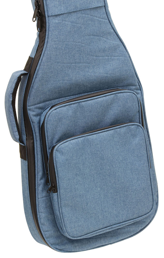 A4サイズもらくらく入る大型ポケットを含む2つのポケットを装備