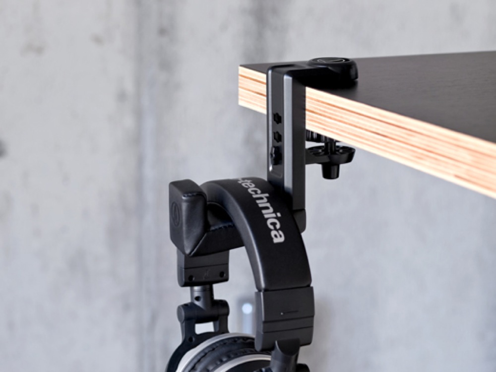 AUDIO-TECHNICA（オーディオテクニカ） AT-HPH300 ヘッドホンハンガー 使用イメージ