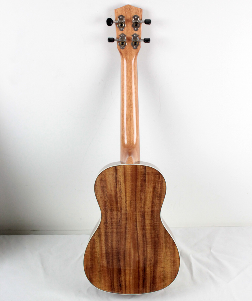 ボディサイドにはホワイトのバンディングでアクセント。