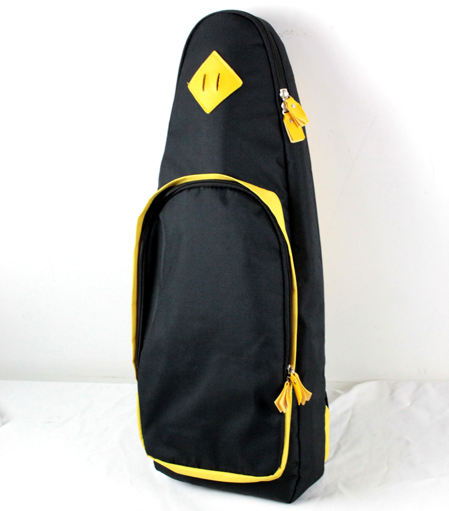 デイパックタイプのソフトケースが付属