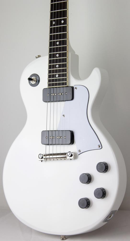 ホワイトカラーで可愛いルックス