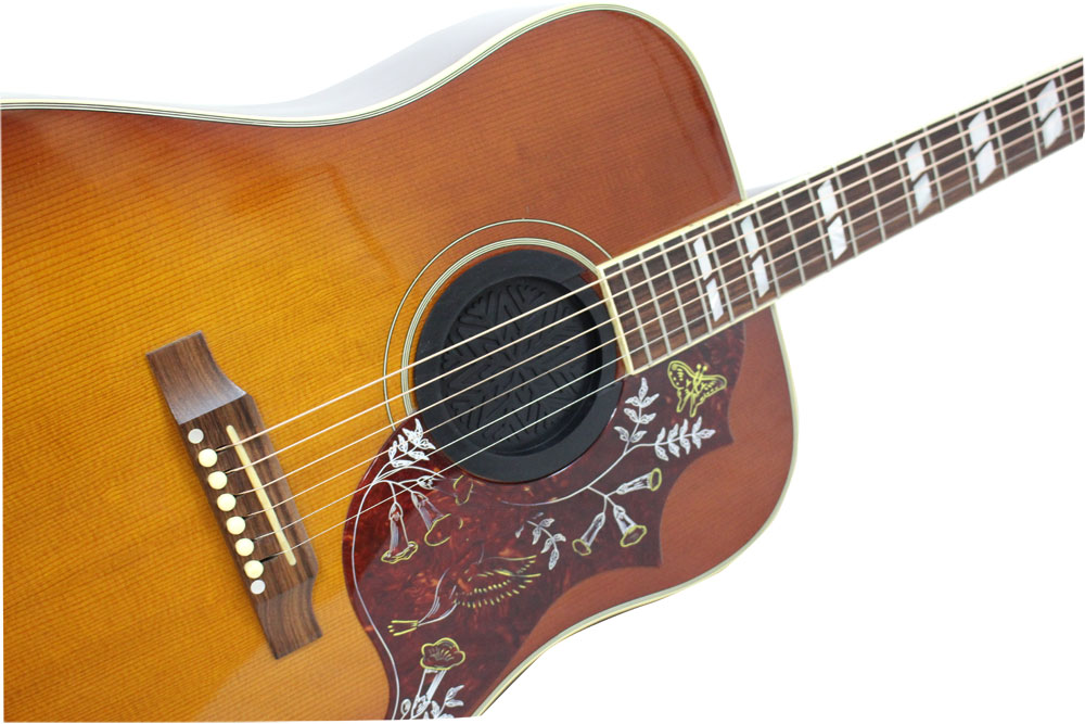 直径約10cmのサウンドホールへ取り付け可能