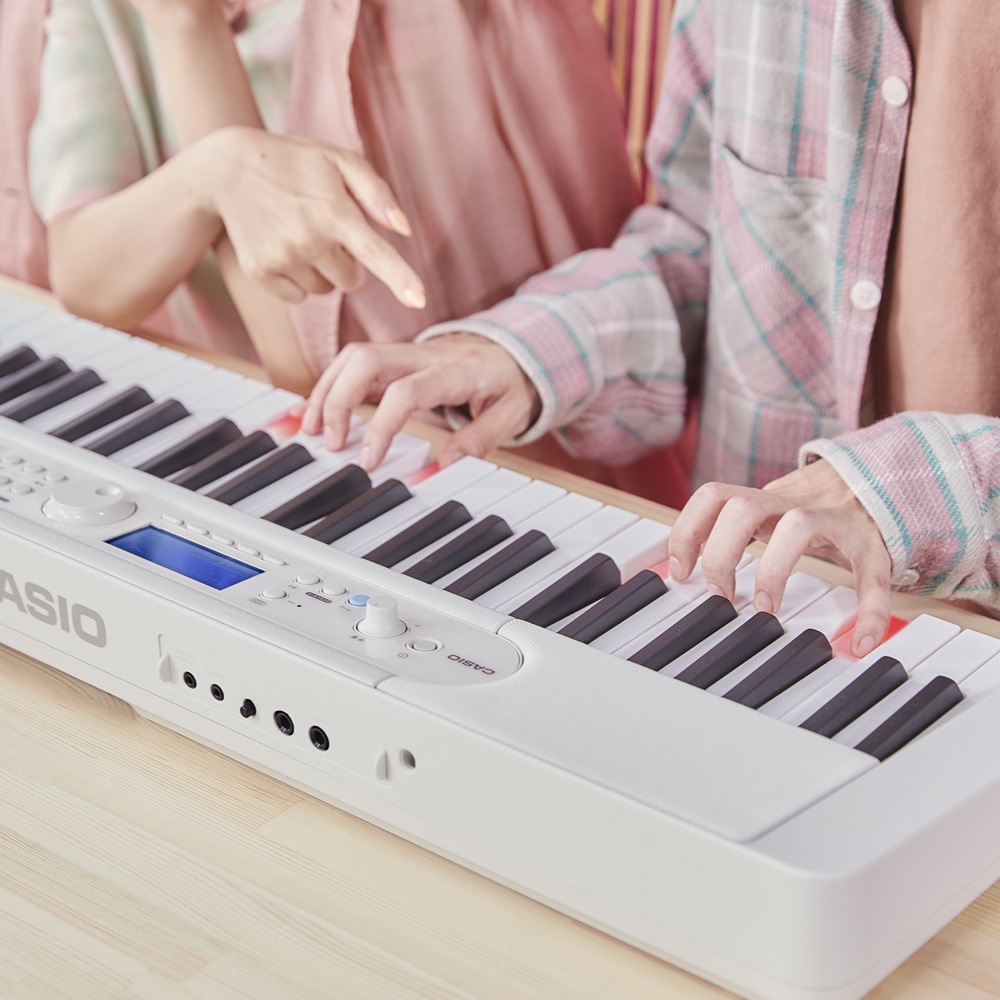 CASIO LK-520 61鍵盤 光ナビゲーション キーボード キーボードスタンド キーボードベンチ ヘッドホン 4点セット(カシオ 光る鍵盤  電子キーボード ダウンロード曲も充実) | chuya-online.com 全国どこでも送料無料の楽器店