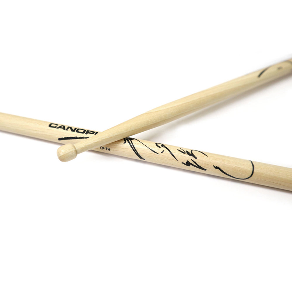 CANOPUS カノウプス CP-TH 刄田綴色モデル シグネチャースティック “Kodachi” ドラムスティック×6セット チップのアップとサイン